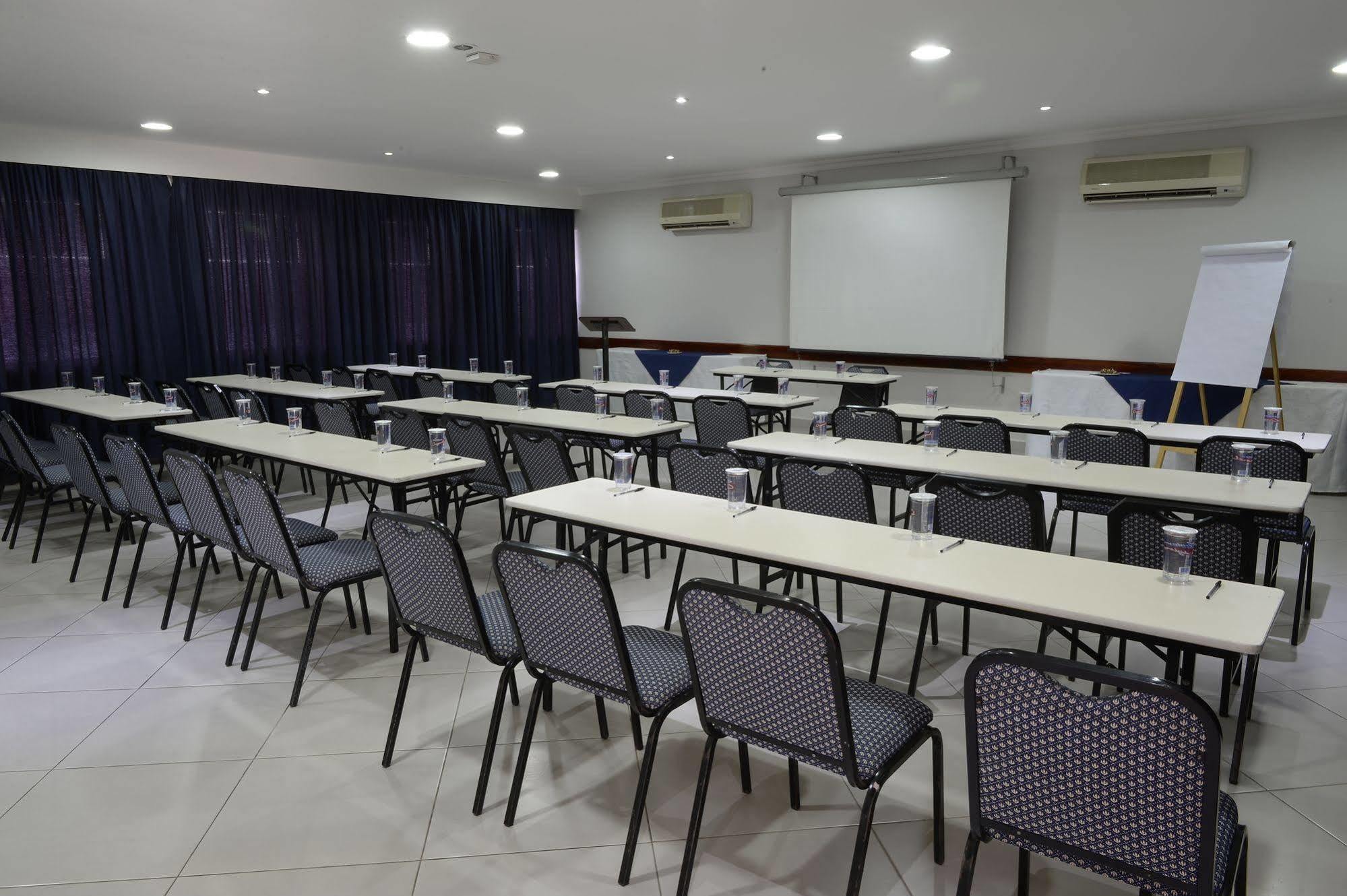 Hotel Colonial Plaza Иту Экстерьер фото
